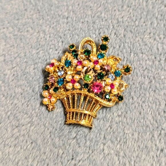 Vintage Goldtone & Rhinestone Floral Basket Brooche - Picture 7 of 8